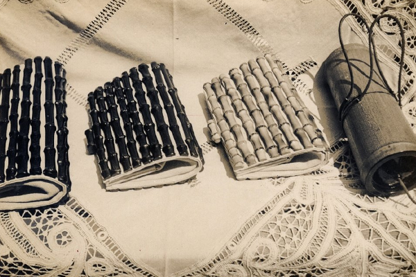 皮革製のバッグ